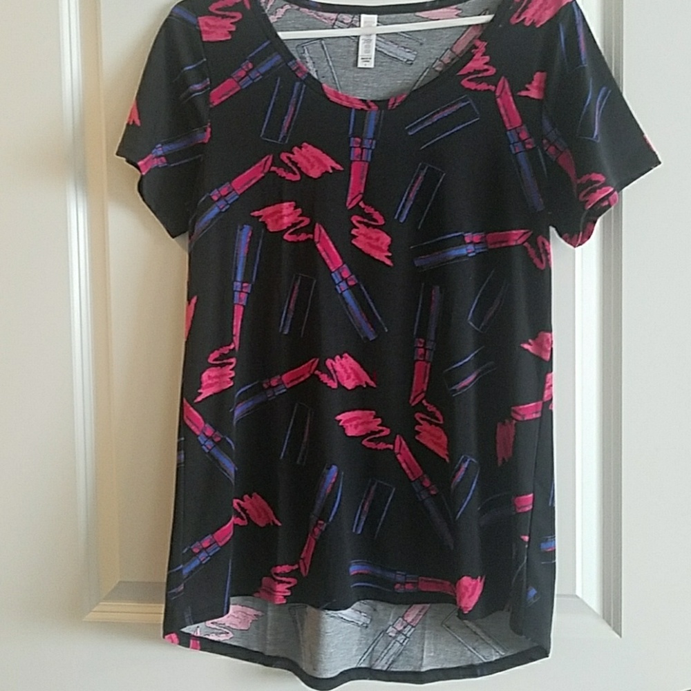 LuLaRoe Classic Tee - Lipstick Print